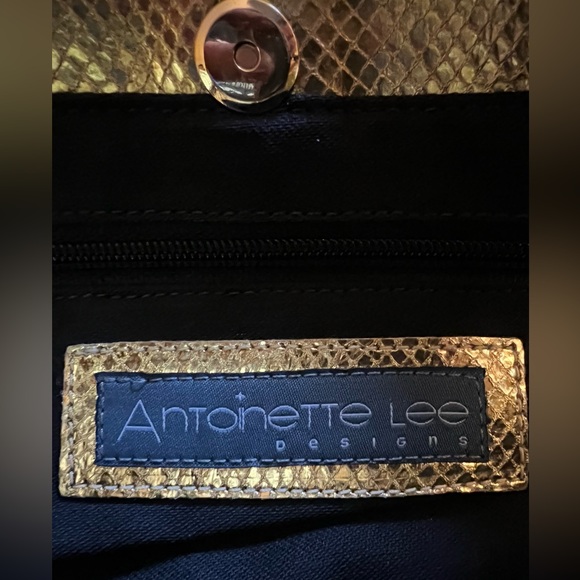 Antoinette Lee Vita Clutch Gold - Picture 6 of 8